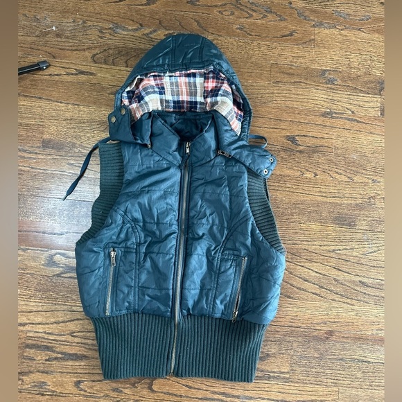 Free People Jackets & Blazers - Free People Women Green Vest Sherpa Inside With Removable Hood size Medium S0582